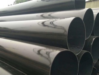 聚乙烯外護(hù)管是以高密度聚乙烯（HDPE）為原料，采用先進(jìn)的設(shè)備和工藝進(jìn)行生產(chǎn)，產(chǎn)品質(zhì)量嚴(yán)格執(zhí)行GB/T29047-2012標(biāo)準(zhǔn)。具有機(jī)械強(qiáng)度高、耐沖擊、耐環(huán)境應(yīng)力開(kāi)裂、耐腐蝕、耐低溫、易焊接、易施工、